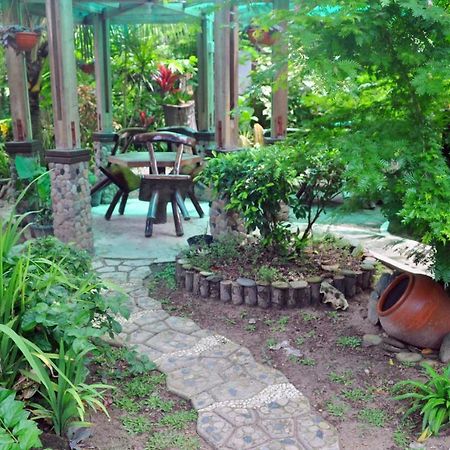 Peak House Garden Pension El Nido Exterior foto